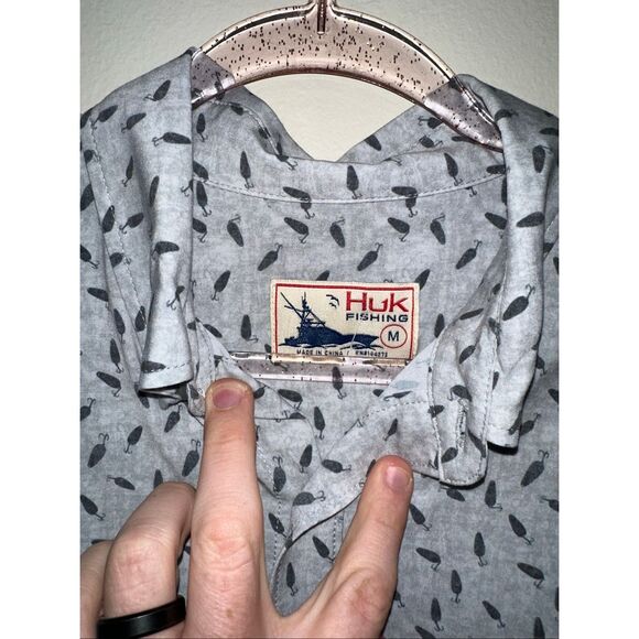 Huk Fishing Short Sleeve Casual Button Up Bobbers Gray M - Picture 3 of 4